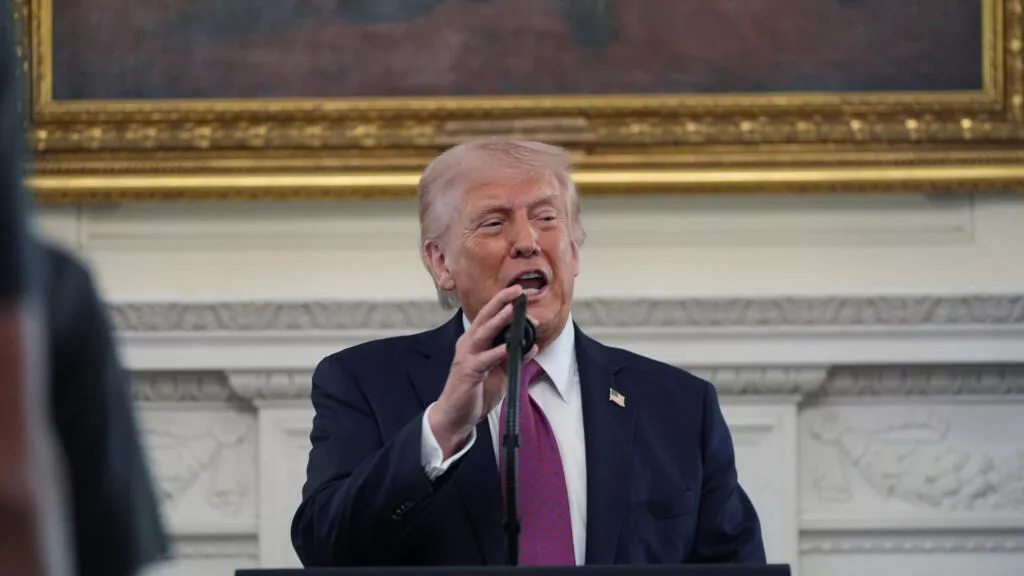 川普下令“见布雷船就打”！伊朗不知自己领导人是谁