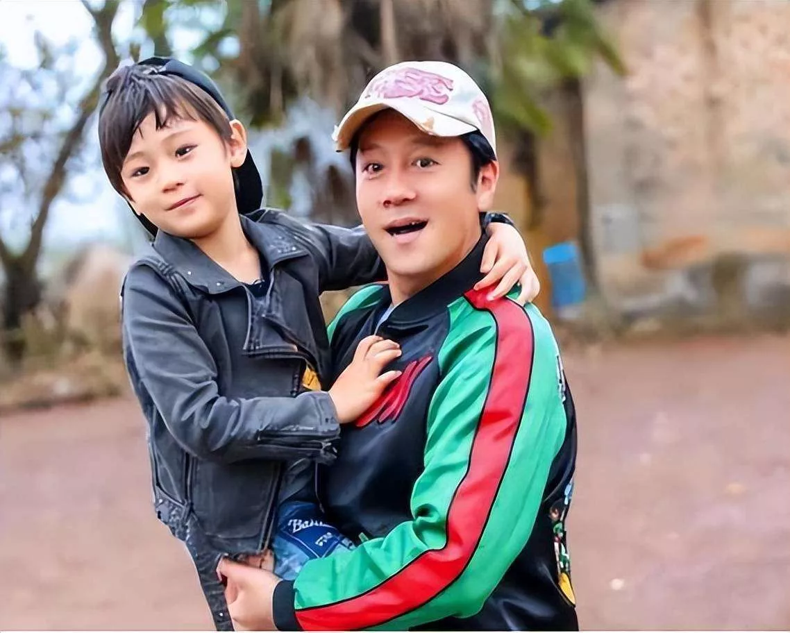 娱乐圈最正的顾家男 ,58岁蔡国庆给弟弟发工资20年