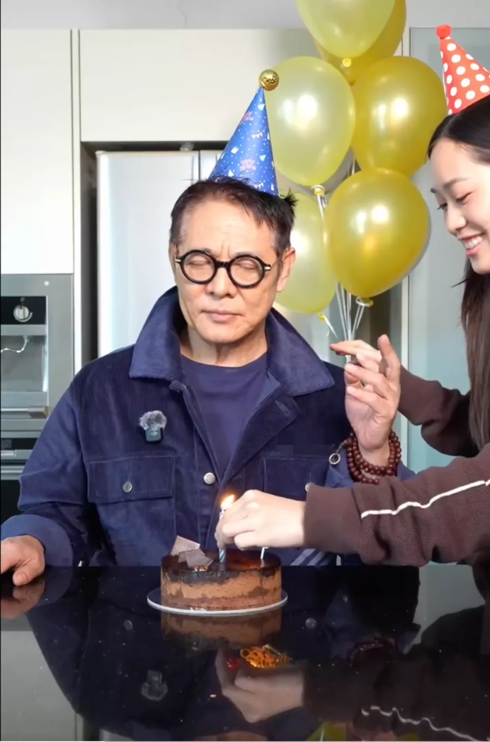 李连杰63岁生日：女儿相约策划秘密惊喜，爱意满满