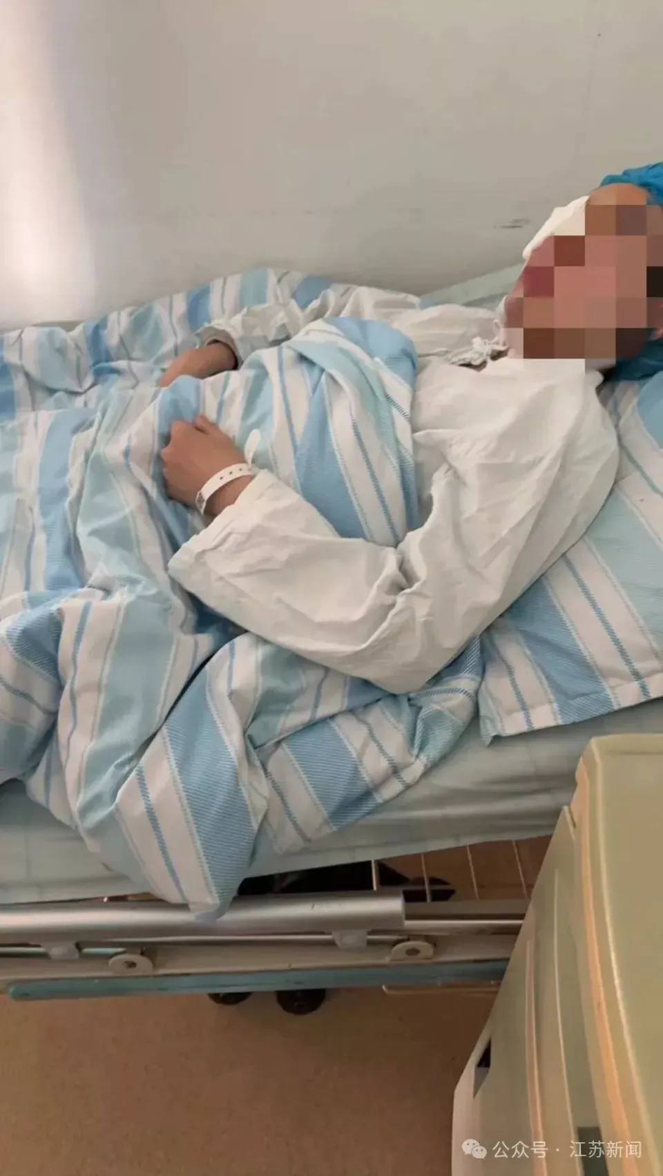 被学生戳伤眼球，女教师发声：希望给处分