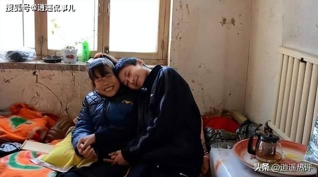 母亲瘫痪父亲疯了，河北高考状元9年后如何了