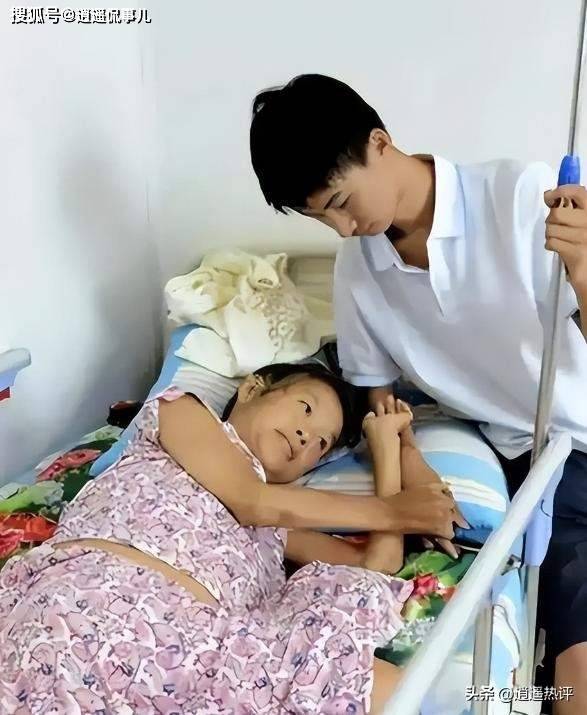 母亲瘫痪父亲疯了，河北高考状元9年后如何了