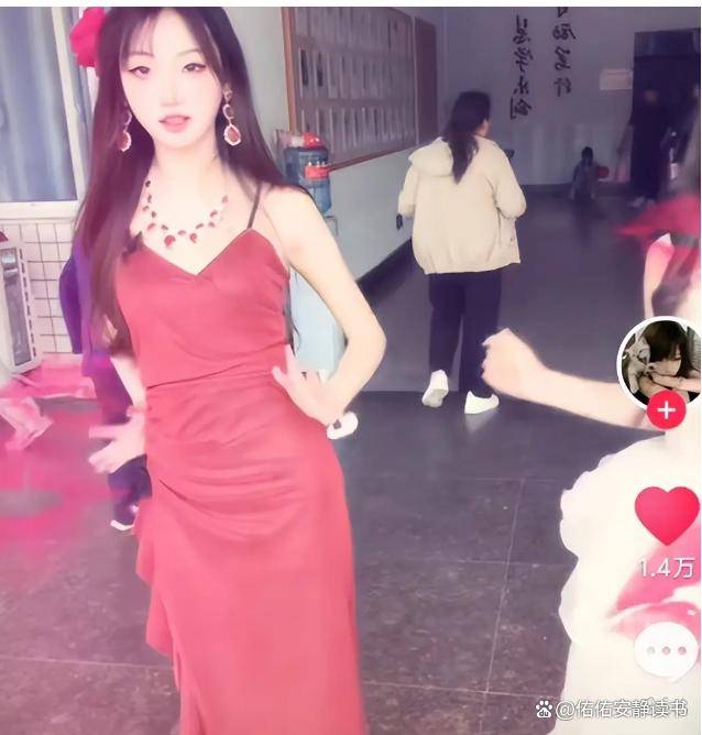 职高女生胸口纹蝴蝶引全网围攻,美丽成原罪? 职高女生胸口纹蝴蝶引全网围攻,美丽成原罪?