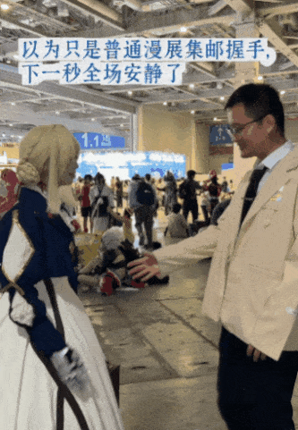 天生没右手的00后女孩，在cos界没有对手了