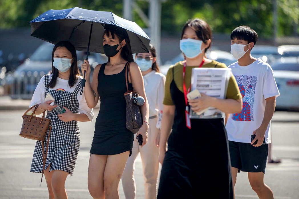 湖南南华大学校长夏昆与前校长张灼华先后被查,两人均出身中南大学,并曾在该校任职。... 湖南南华大学校长夏昆与前校长张灼华先后被查,两人均出身中南大学,并曾在该校任职。...