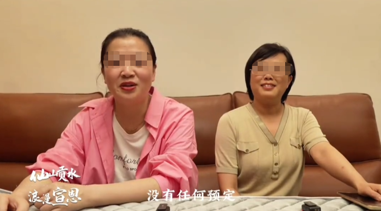 ▲住在宜昌文旅局局长家里的游客(图/视频截图)
